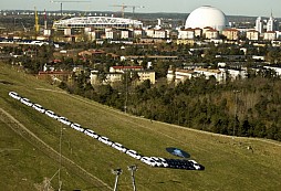 MS v ledním hokeji IIHF 2012 - Automobily Škoda vytvořily ‘největší hokejku na světě’