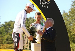 Tour de France: šéf společnosti ŠKODA předal ceny vítězům