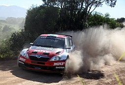 Tým ŠKODA MRF je v poločase Rally Nová Kaledonie ve vedení