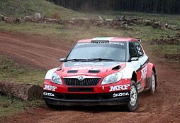 Tým ŠKODA MRF v polovině australské rally na špici