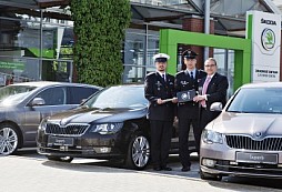 Další tři vozy ŠKODA Superb pro službu dopravní policie