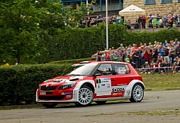 ŠKODA na domácí rally drží pódiový kurs